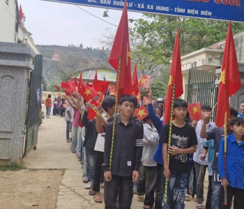 Tuổi trẻ Suối Lư sôi nổi tuyên truyền hướng tới ngày hội bầu cử của toàn dân