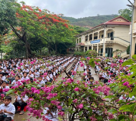 Hoạt động trải nghiệm kỷ niệm 136 năm ngày sinh nhật Bác Hồ của trường PTDTBT TH và THCS Suối Lư.
