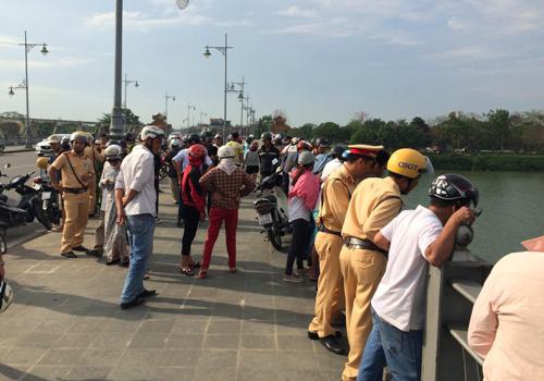 Nam thanh niên nhảy sông Hương tự tử